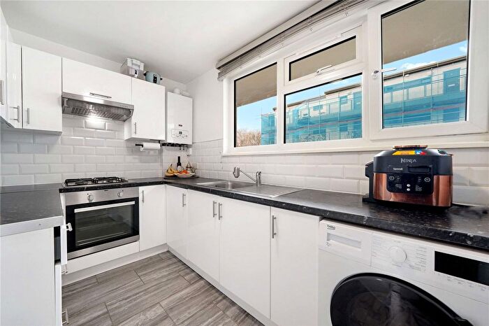 3 Bedroom Flat For Sale In Whiston Road, London, E2 - Photo 3