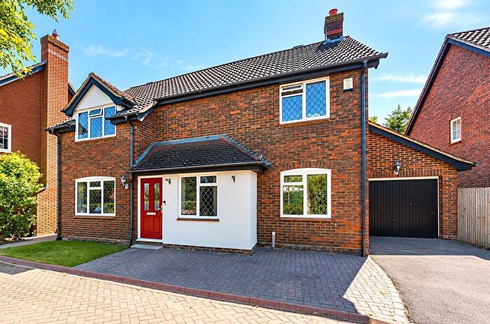 4 Bedroom Detached House For Sale In Maple Leaf Drive, Sidcup, DA15