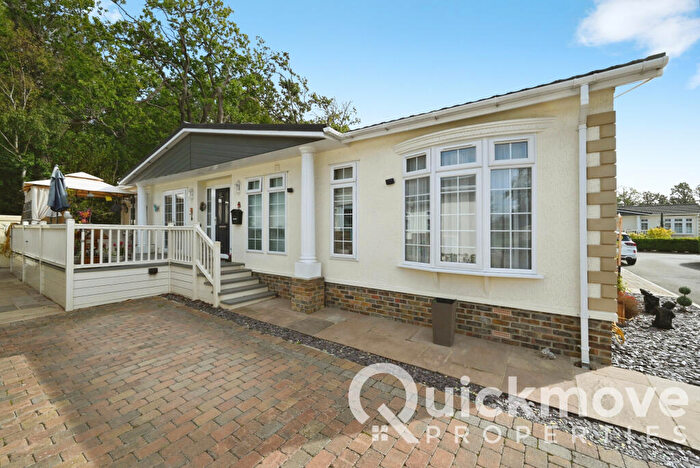 2 Bedroom Park Home For Sale In Wokingham, Berkshire, RG40