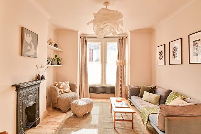4 Bedroom Terraced House For Sale In Fairfax Road, London, N8