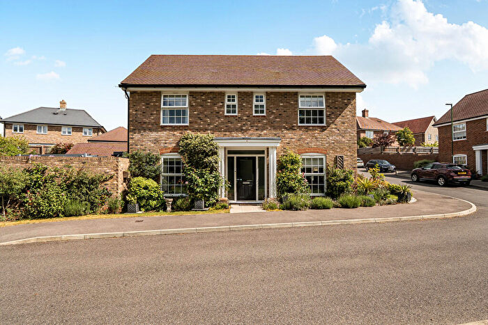 4 Bedroom Detached House For Sale In Barnfield, Billingshurst, RH14