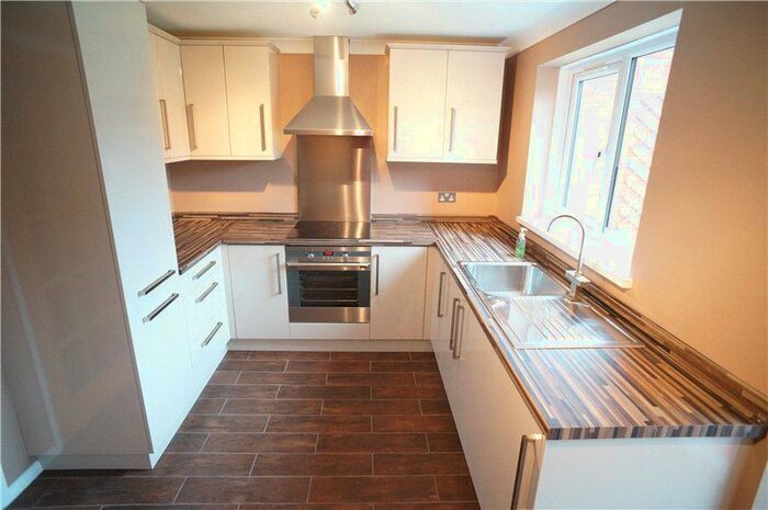 3 Bedroom Semi-Detached House To Rent In Park Avenue, Northfleet, Gravesend, DA11