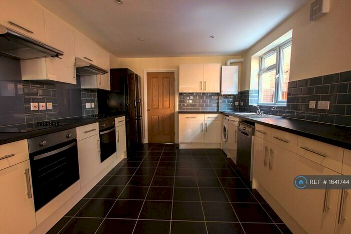 8 Bedroom Semi-Detached House To Rent In Wilton Avenue, Southampton, SO15