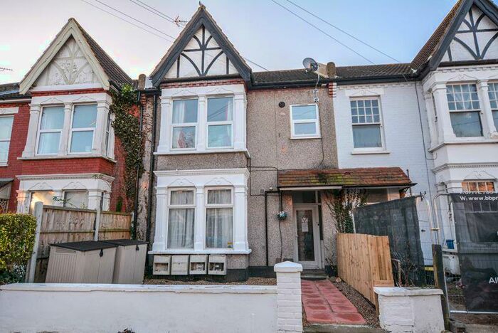 1 Bedroom Flat To Rent In Boscombe Road, Southend-On-Sea, SS2
