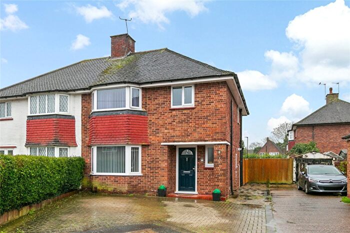 3 Bedroom Semi Detached House For Sale In New Close, Feltham, TW13