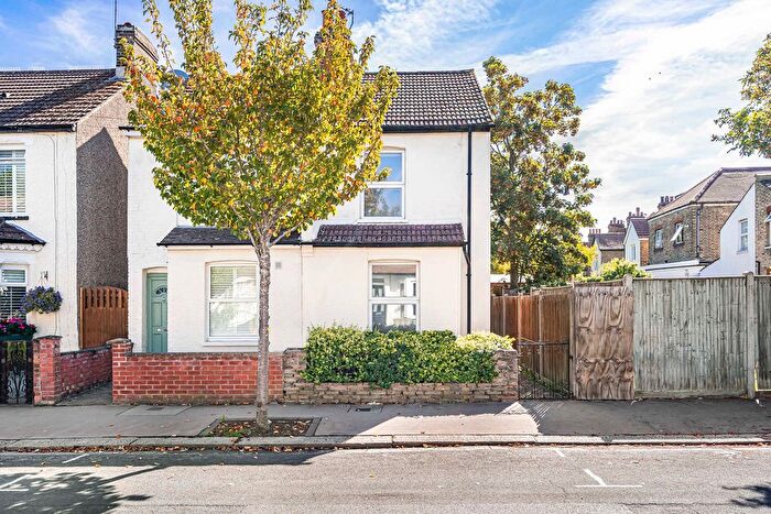2 Bedroom Semi Detached House For Sale In Exeter Road, Croydon, CR0