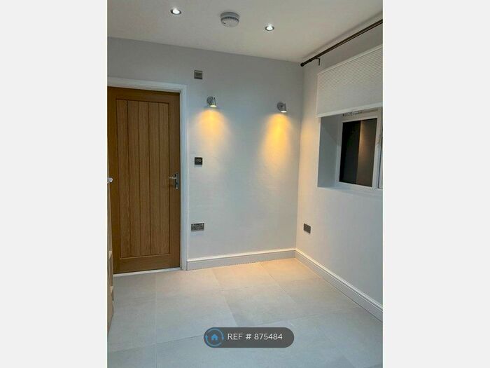 Studio To Rent In Glebe Way, Erith, DA8