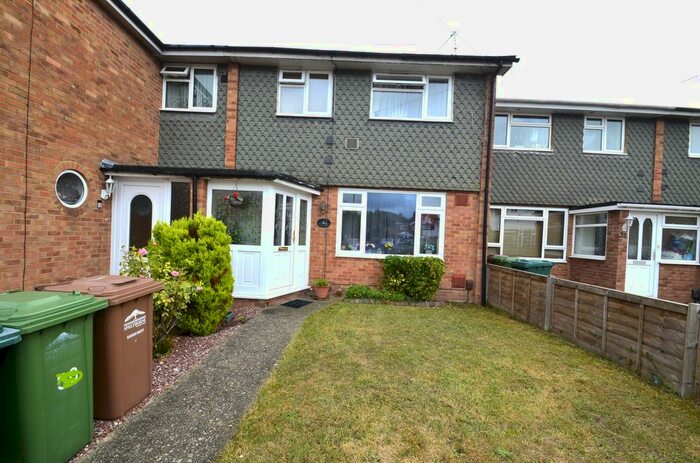 3 Bedroom End Of Terrace House To Rent In Benen-Stock Road, Staines, TW19