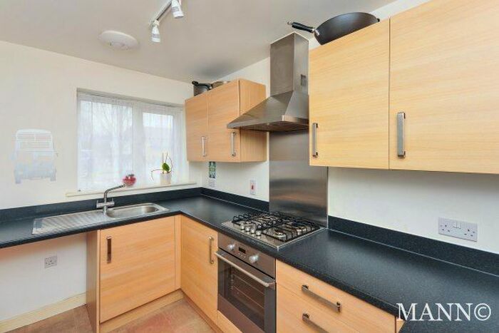 3 Bedroom Town House To Rent In Squirrels Close, Swanley, BR8