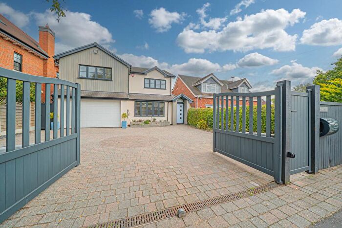 5 Bedroom Detached House For Sale In Fishers Drive, Dickens Heath, B90