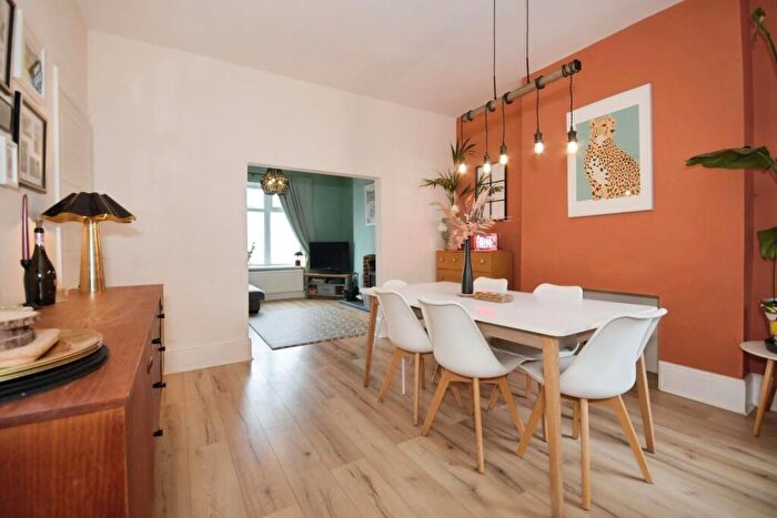 3 Bedroom Semi-Detached House For Sale In Ashgate Road, Ashgate, Chesterfield, S40 - Photo 5