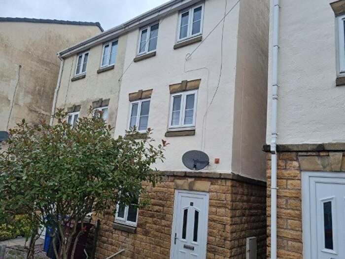 3 Bedroom House To Rent In Burnley, , Apex Close -, BB11