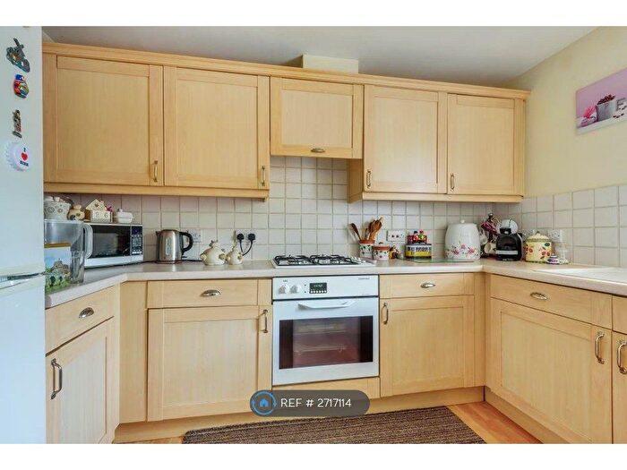 2 Bedroom Flat To Rent In Two Rivers Way, Newbury, RG14