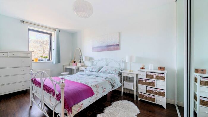 1 Bedroom Flat For Sale In Papyrus Court, Hillyfield, London, E17