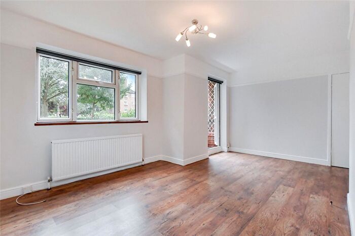 2 Bedroom Flat To Rent In The Willoughbys, London, SW14