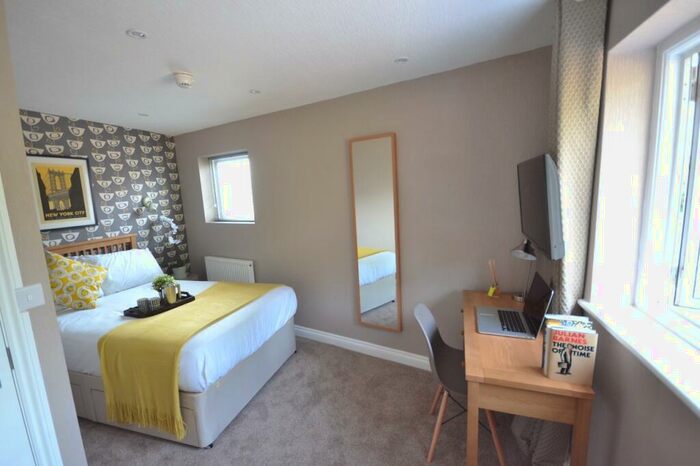 1 Bedroom Semi-Detached House To Rent In Ketton Close, Luton, Bedfordshire, LU2