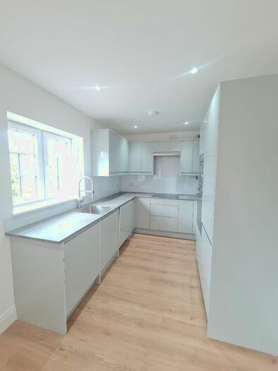2 Bedroom Flat To Rent In Sherlock Close, Mitcham, SW16