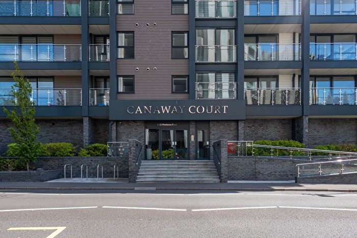 3 Bedroom Flat To Rent In Canaway Court, - Wimborne Road, Poole, BH15