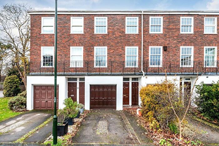 4 Bedroom Property To Rent In Broom Park, Teddington, TW11