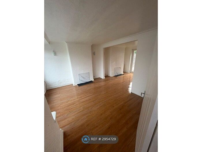 2 Bedroom Semi Detached House To Rent In North Clifden Lane, Salford, M7