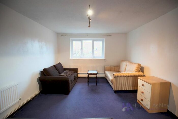 2 Bedroom Flat To Rent In Oakridge Court, Chairborough Road, High Wycombe, HP12