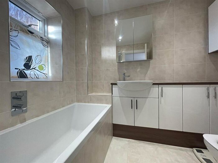 1 Bedroom Flat To Rent In Lefroy Park, Fleet, GU51