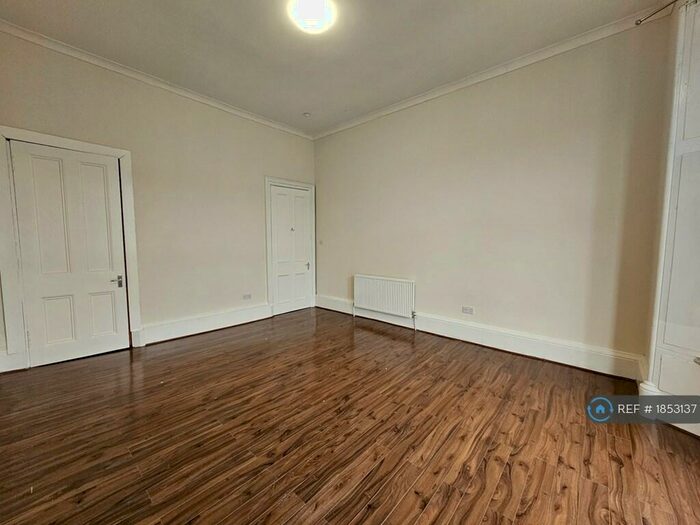 3 Bedroom Flat To Rent In Kenmure Street, Glasgow, G41