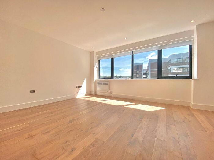 2 Bedroom Flat To Rent In Kent House, Maidstone, ME15