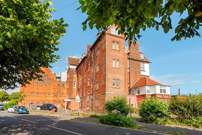 2 Bedroom Apartment For Sale In The Durlocks, Folkestone, CT19