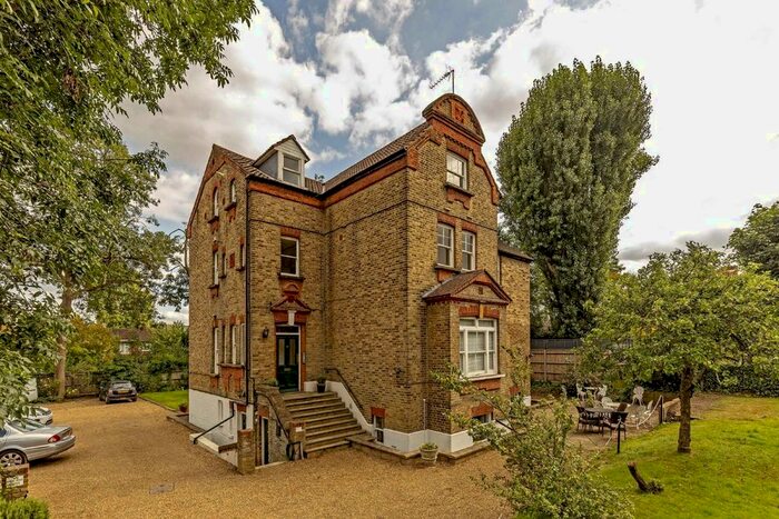 2 Bedroom Flat To Rent In Kings Road, Richmond, TW10