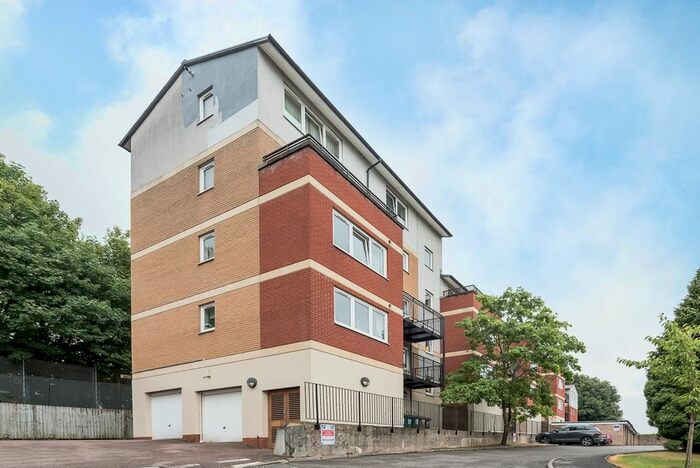 1 Bedroom Flat To Rent In Penn Place, Solomons Hill, Rickmansworth WD3