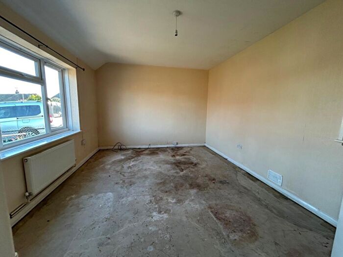 2 Bedroom Bungalow For Sale In Westfield Avenue, Deanshanger, Milton Keynes, MK19