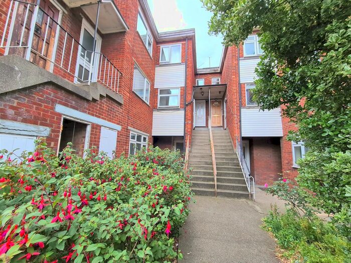 2 Bedroom Flat To Rent In Shelbourne Road, London, N19