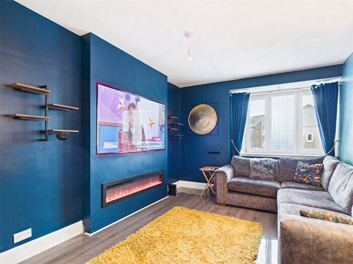 2 Bedroom Apartment To Rent In Crewe Terrace, Edinburgh, Midlothian, EH5