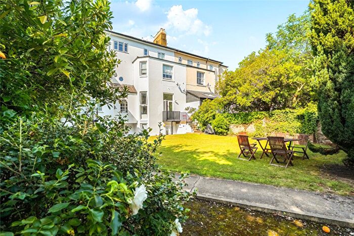 1 Bedroom Flat For Sale In Uxbridge Road, Kingston, KT1