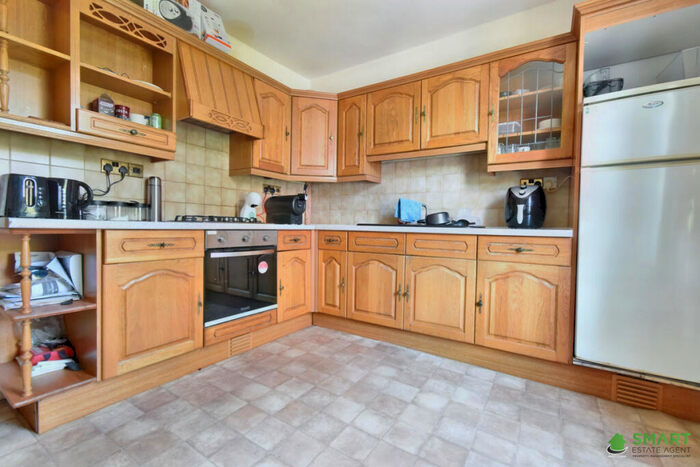 2 Bedroom Apartment For Sale In Sylvan Road, Exeter, EX4