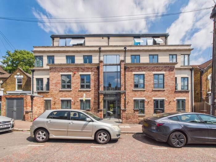 1 Bedroom Flat For Sale In Stainforth Road, London, E17
