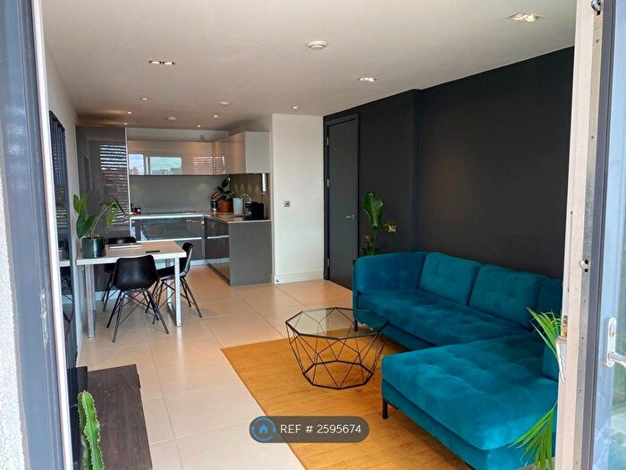 1 Bedroom Flat To Rent In The Spectrum Buildings, London, N1