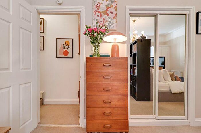 1 Bedroom Apartment For Sale In Heathfield Avenue, Ascot, SL5