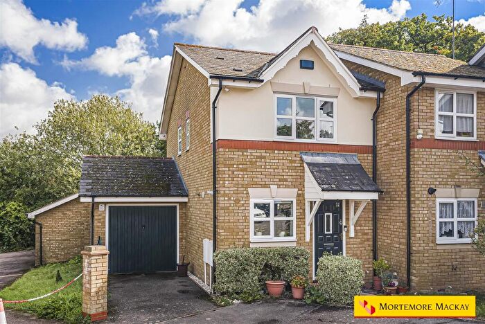 2 Bedroom End Of Terrace House For Sale In Bayliss Close, London, N21