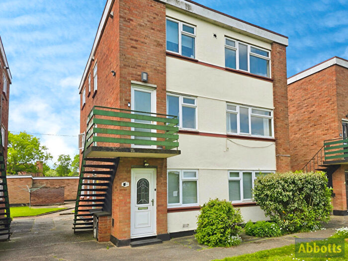 2 Bedroom Flat To Rent In Leigh On Sea, Essex, SS9