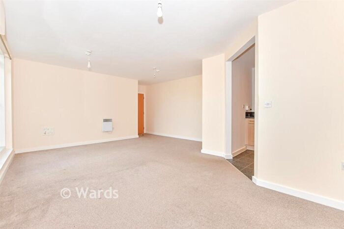 1 Bedroom Apartment For Sale In Kingfisher Meadow, Maidstone, Kent, ME16