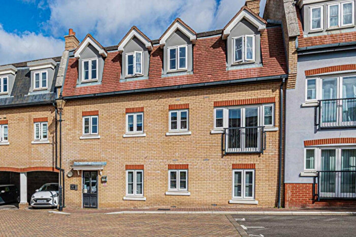 2 Bedroom Flat For Sale In Roche Close, Rochford, SS4