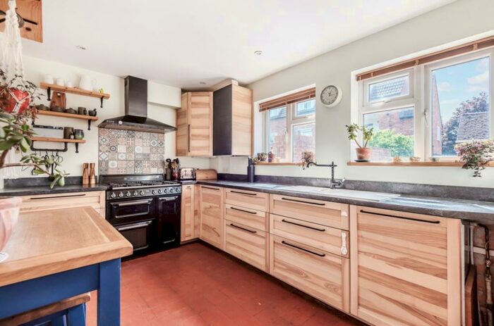 3 Bedroom Semi-Detached House To Rent In Darrell Way Abingdon, OX14