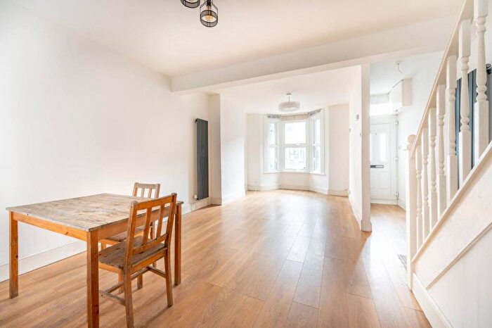 2 Bedroom House To Rent In Holbrook Road, Stratford, London, E15