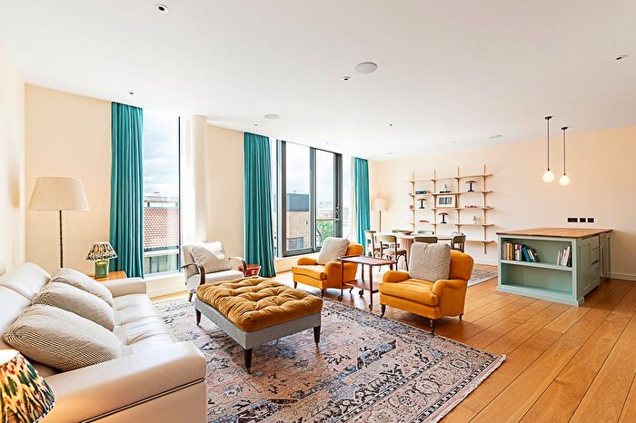 3 Bedroom Flat To Rent In New Globe Walk, London, SE1