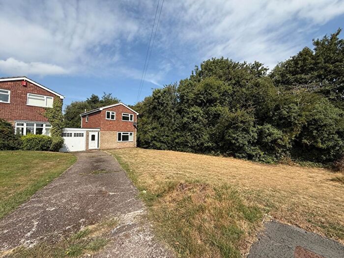 3 Bedroom Link Detached House To Rent In Linden Avenue, Burntwood, WS7