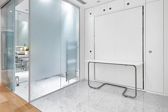 Flat To Rent In Ontario Tower, Fairmont Avenue, E14