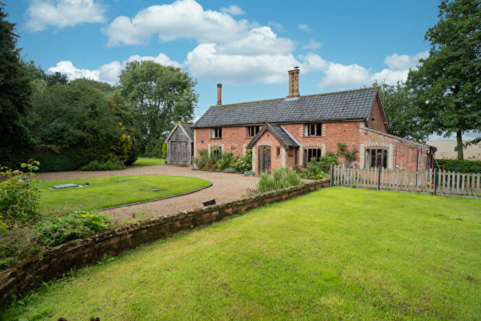 5 Bedroom Detached House For Sale In Halesworth Road, Halesworth, IP19