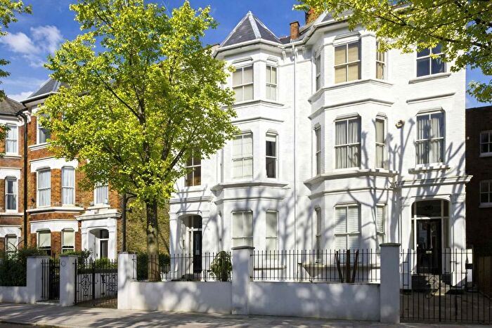 1 Bedroom Flat For Sale In St Quintin Avenue, North Kensington, W10